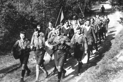 Bundesarchiv_Bild_183-R24553,_Gruppe_des_Wandervogels_aus_Berlin Groupe de Wandervogel vers 1930