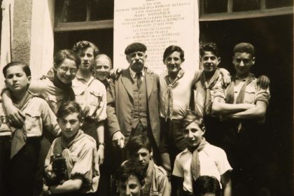 Marc Sangnier à l’auberge de jeunesse avec des scouts, 1948 – Institut Marc Sangnier – Tous droits réservés Marc Sangnier à l’auberge de jeunesse avec des scouts, 1948 - Institut Marc Sangnier - Tous droits réservés
